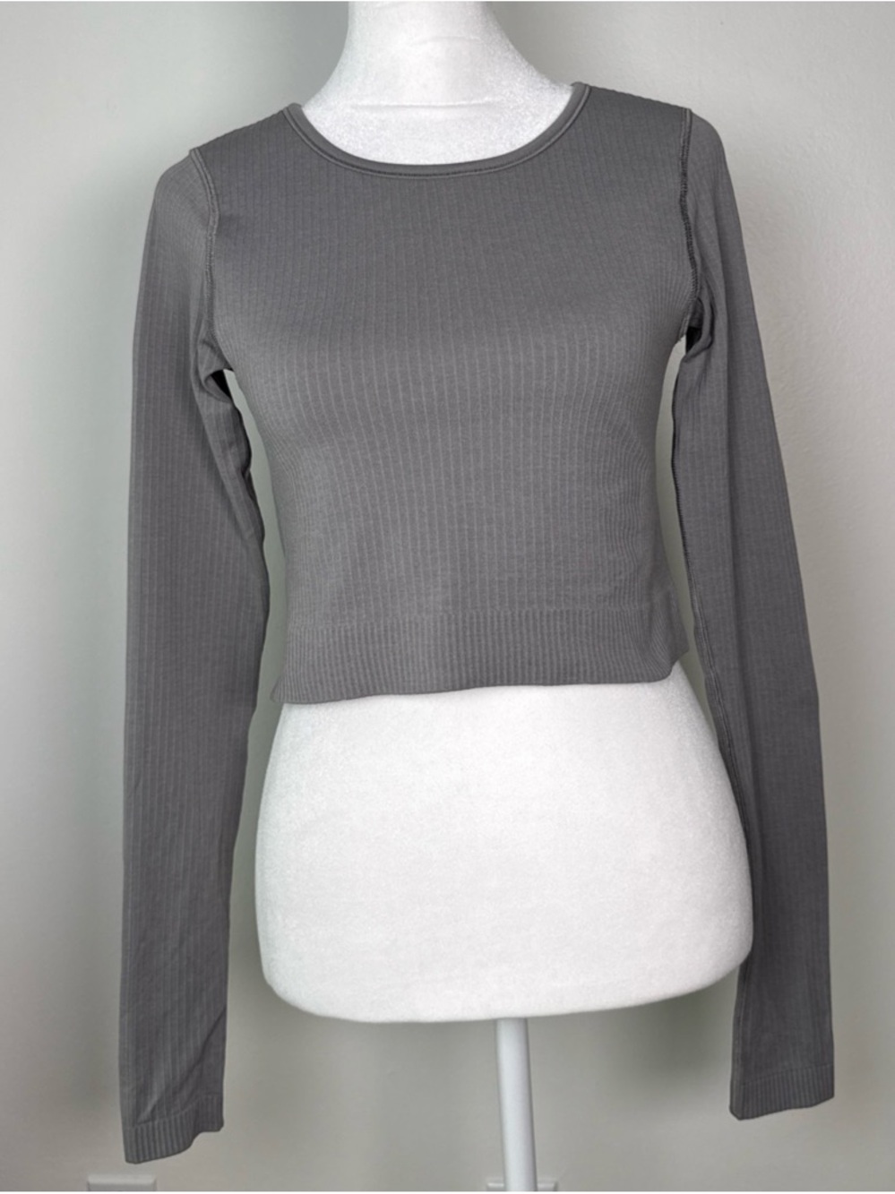 Lululemon Ebb to Street Long Sleeve Top Size 6 Gull Gray Crop Ribbed Fitted Yoga - Picture 2 of 7